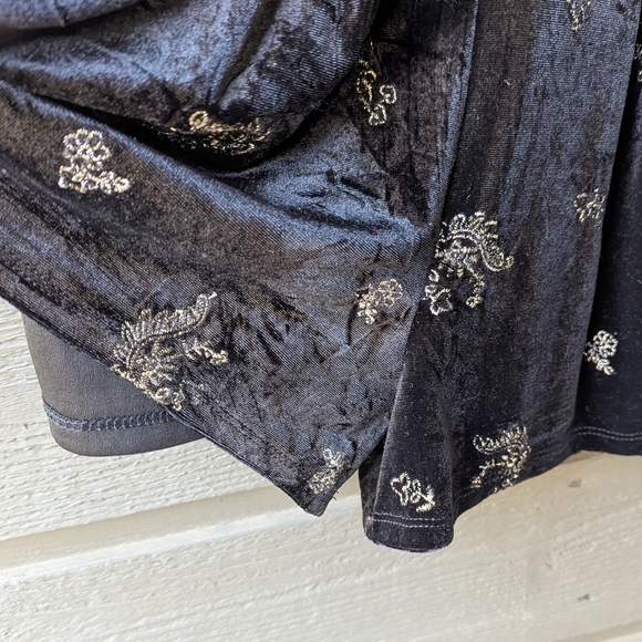 NWT Lost + Wander Genevieve Black Velvet Embroidered Romper Size XS - Picture 8 of 14